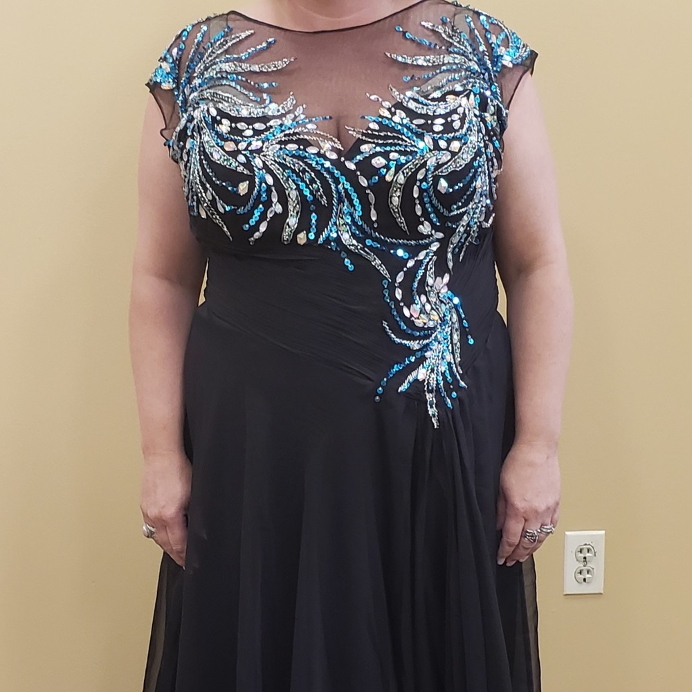 Formal Gown/Mother of the Bride/Groom Dress